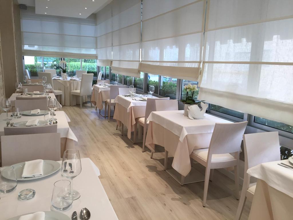 Hotel Riviera ليدو دي يسولو المظهر الخارجي الصورة